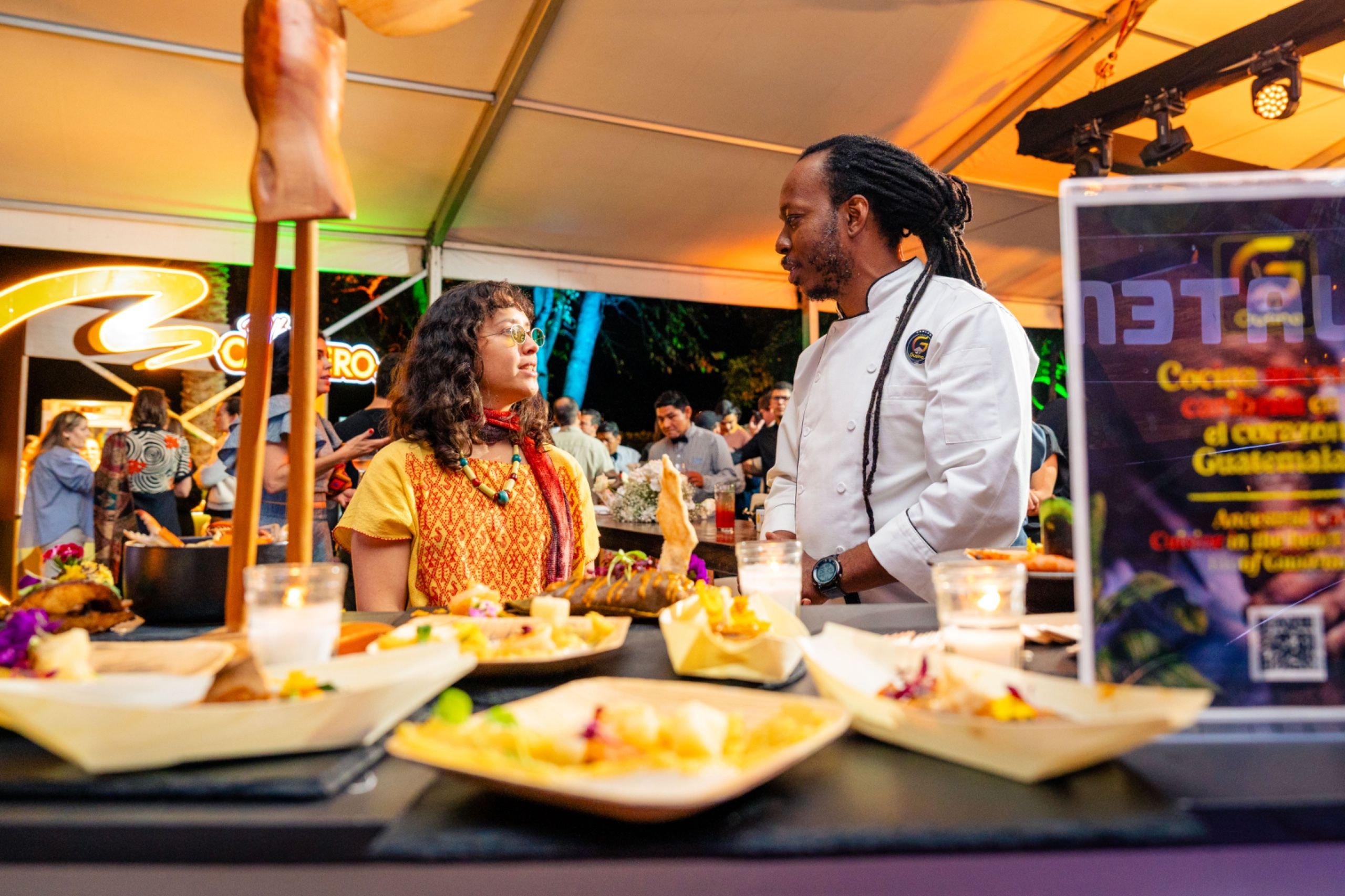 Gabriela Perdomo de El Comalote y Carlos Caballeros de Gusina Garifuna