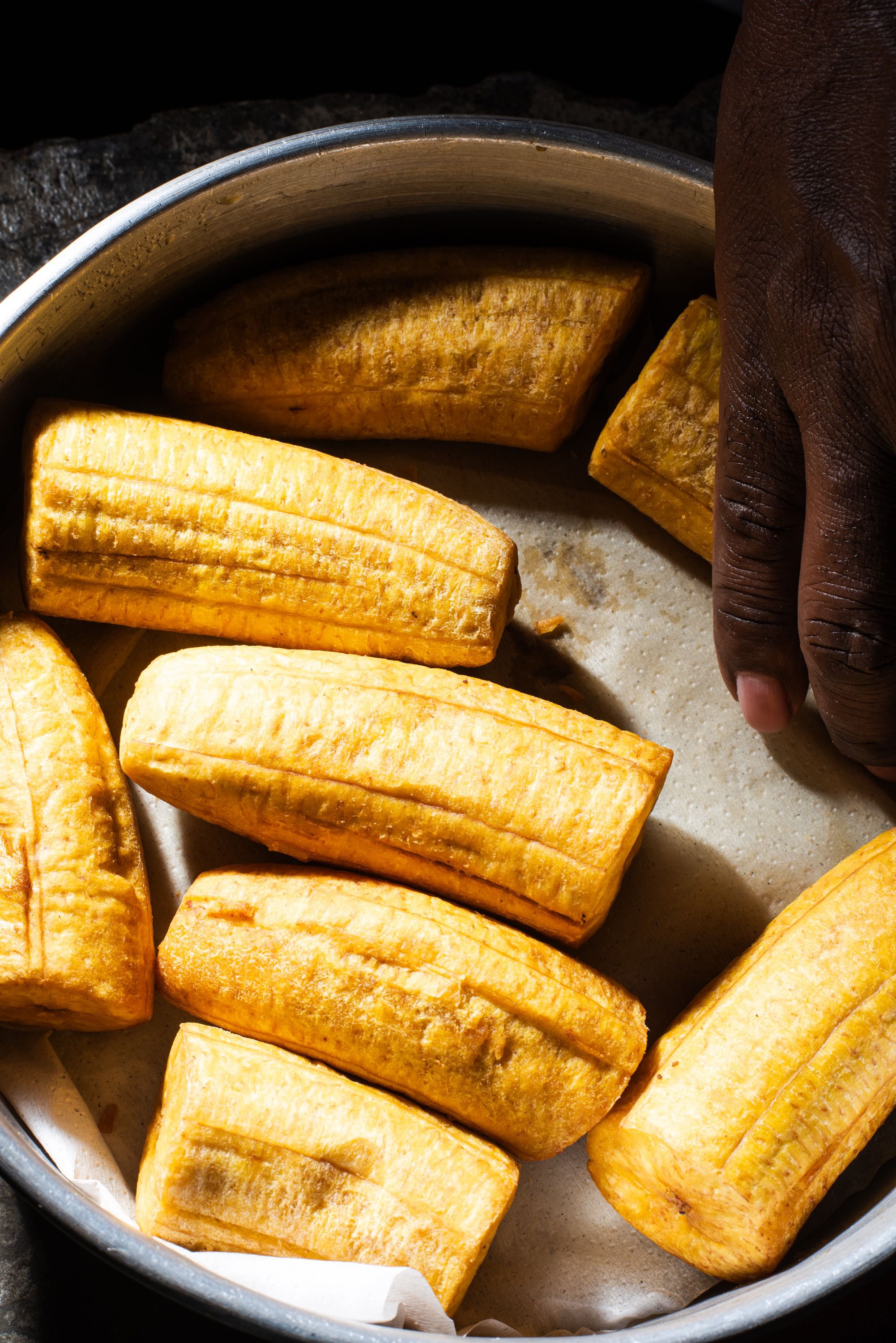 El platano se utiliza en trozos, rallado o como puré