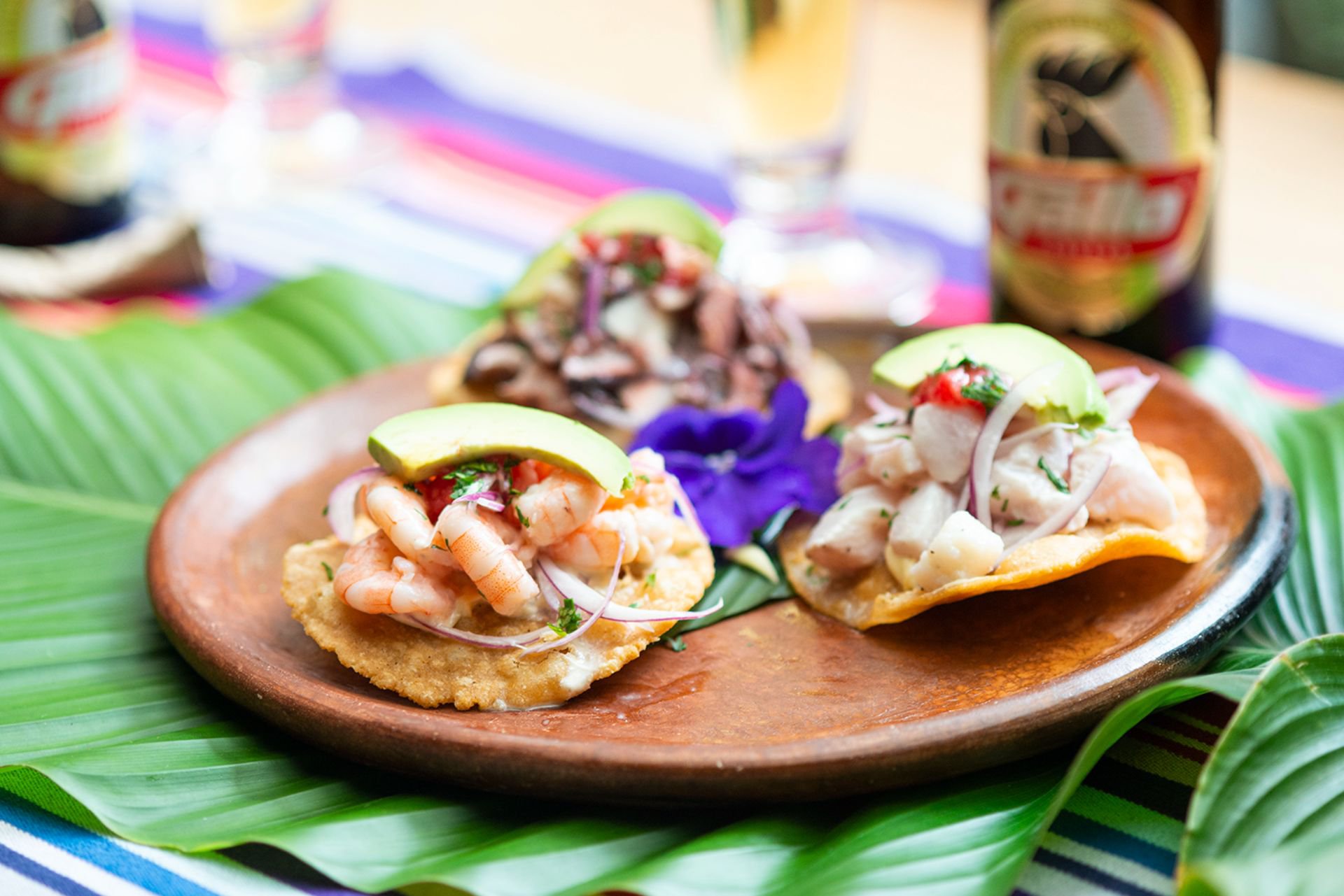 Trio de tostadas de marisco (pulpo, camarón y pescado)