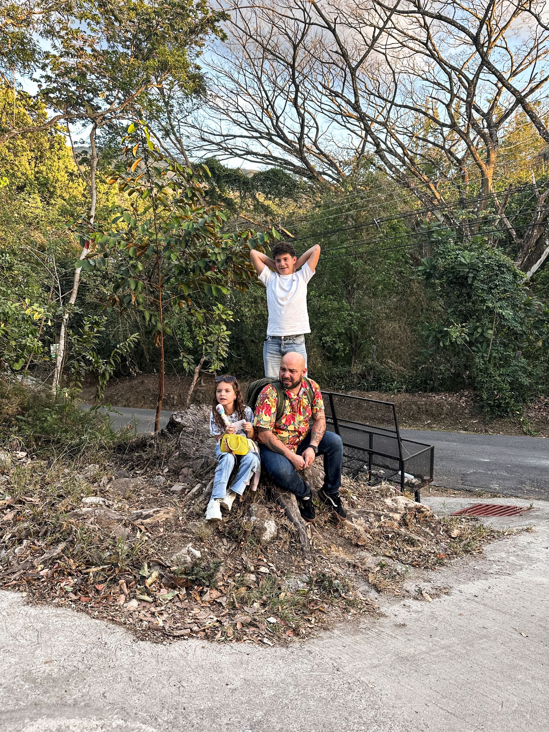 El chef Fulvio Miranda acompañado de sus hijos, Luca y Amelie.