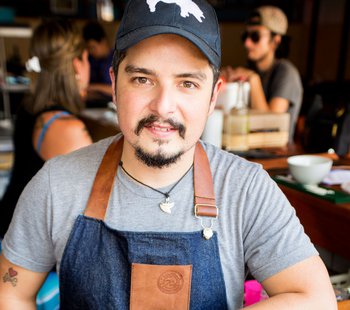 Peter-Meng-Sal-Charcuteria-Guatemala-Receta-Shrimp-Grits-Maiz-Negro-Camarones-7.jpg
