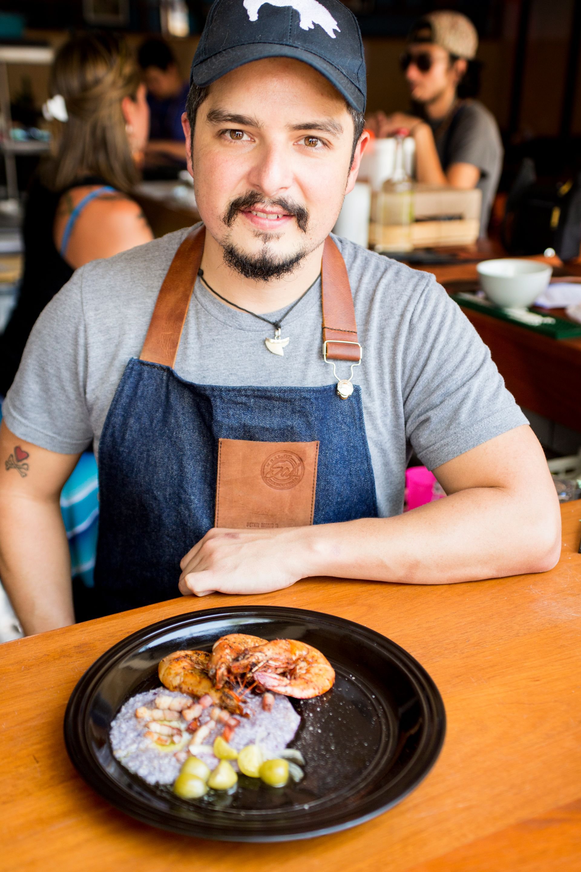 Peter-Meng-Sal-Charcuteria-Guatemala-Receta-Shrimp-Grits-Maiz-Negro-Camarones-7.jpg