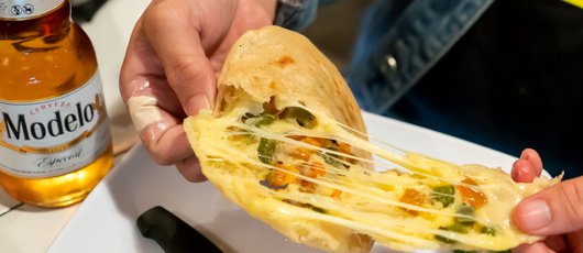 Pupuseria-Los-Cheritos-Carretera-a-El-Salvador-Ciudad-Guatemala-Pupusas-Restaurante-Salvadoreno-Cerveza-Modelo-6.jpg