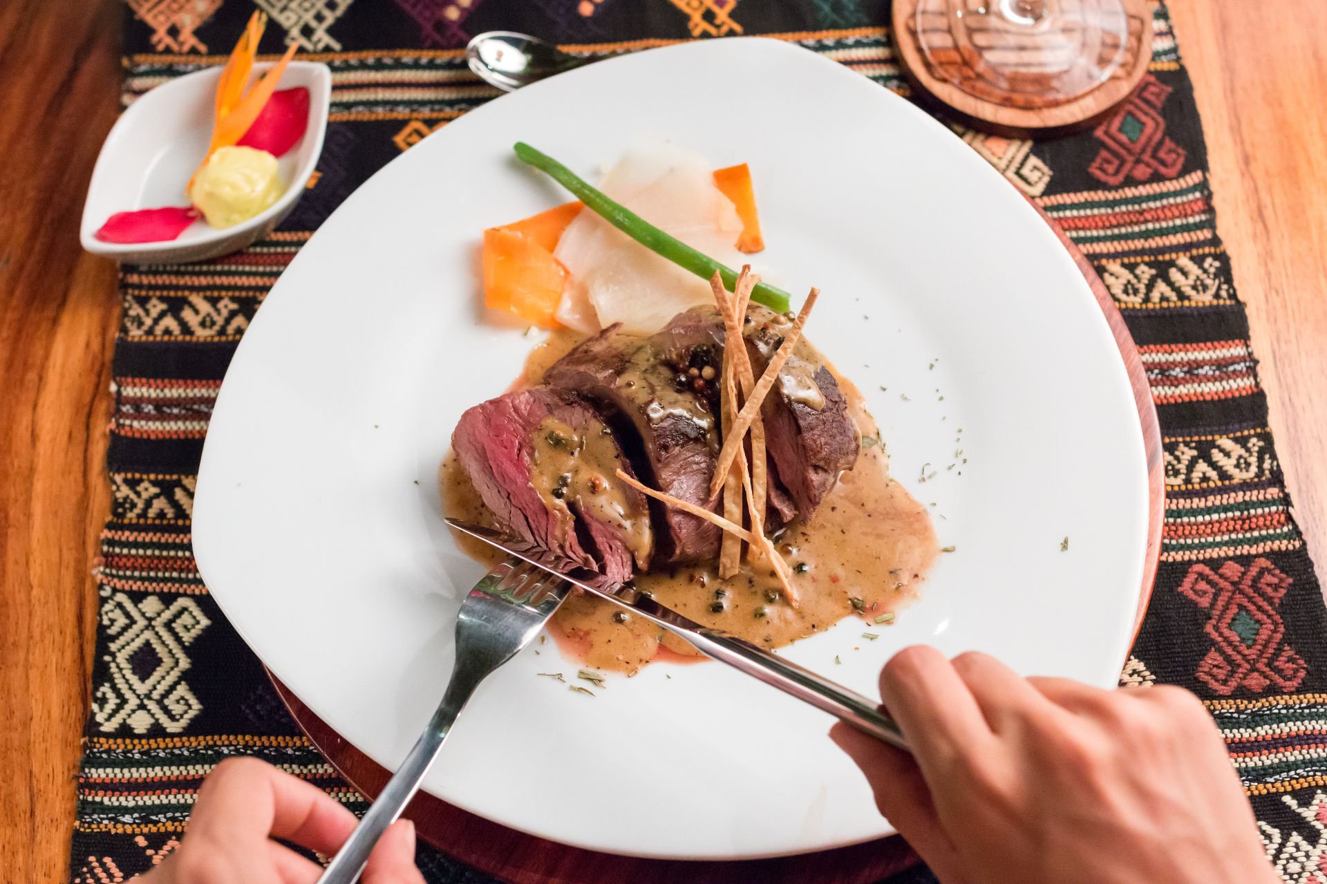 Restaurante-Bolontiku-El-Remate-Peten-Guatemala-6.jpg