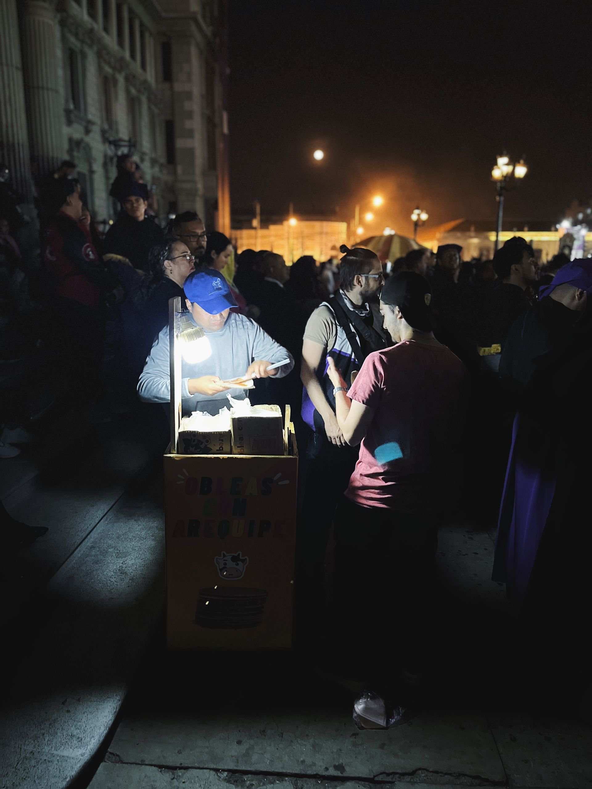 Venta ambulante de confitería durante Semana Santa en Guatemala - Centro Histórico