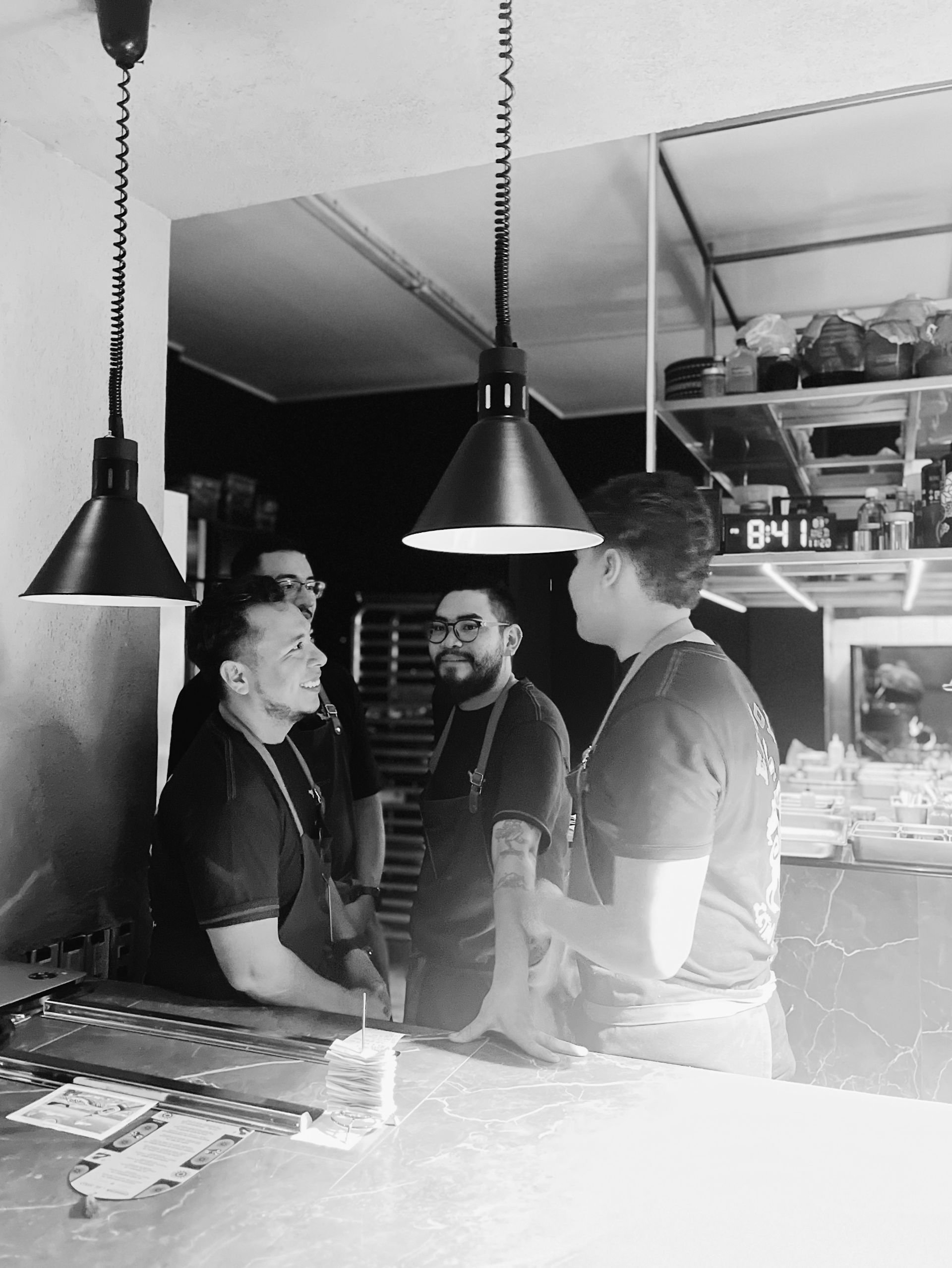 Gio 'Chino' Ortiz y Marcelo Gutierrez, jefe de cocina y sous chef de El Xolo