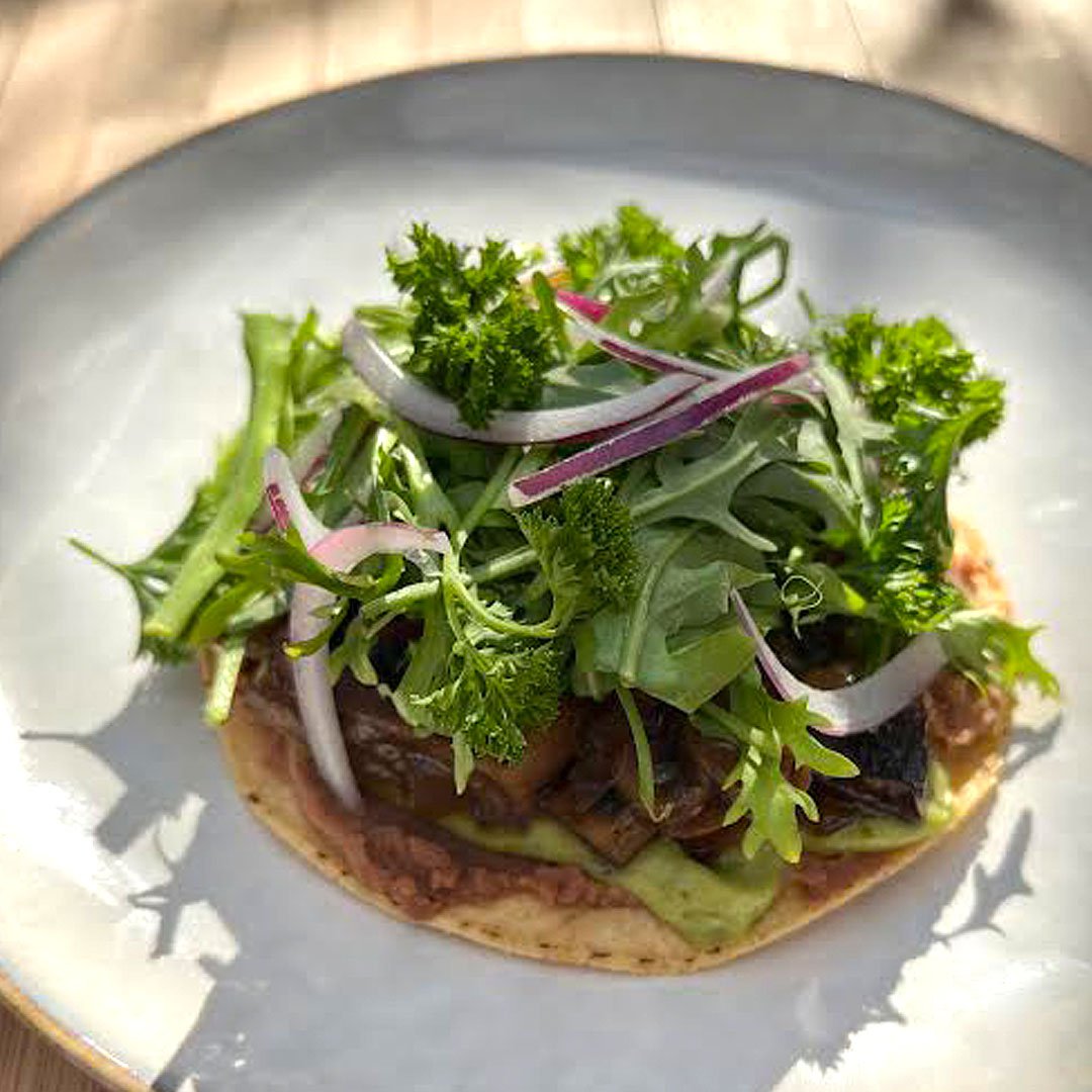 Tostada de Hongos Confitados.
