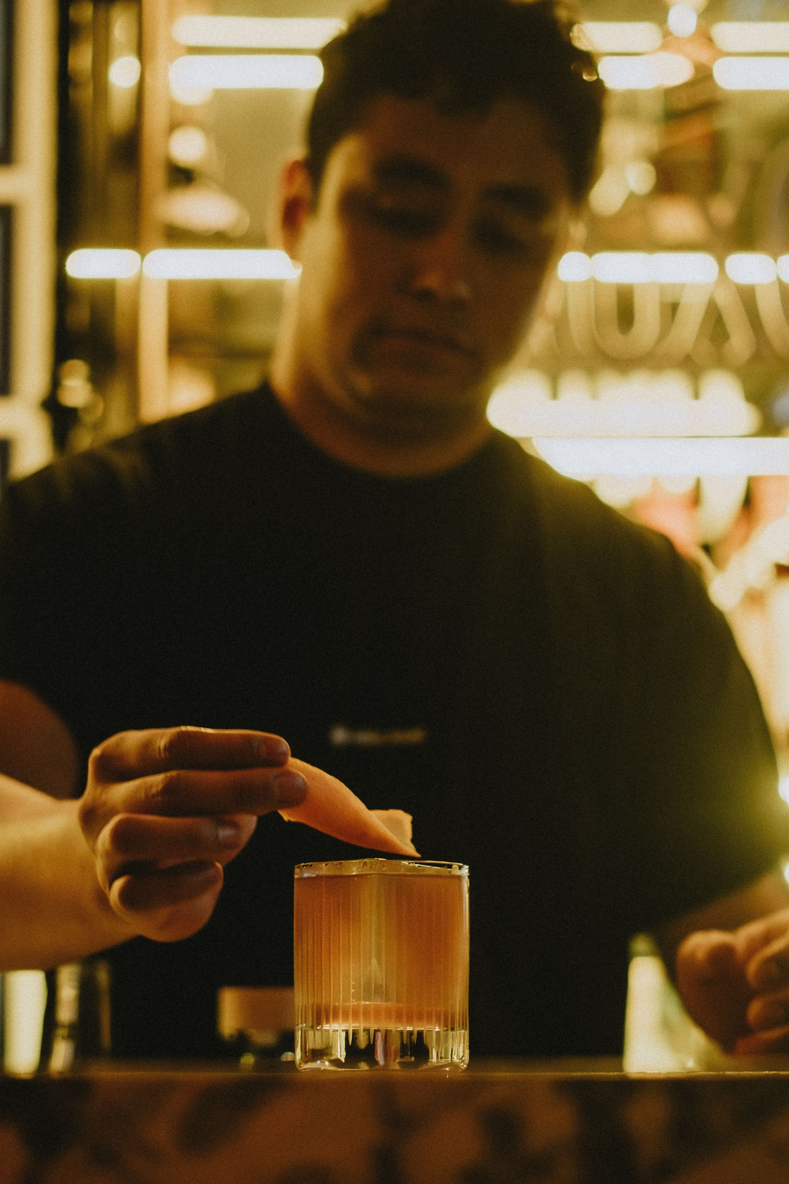 Jorge Urbano en masterclass en Bar Monarca en San Salvador / Imagen cortesía de Andrés Viana