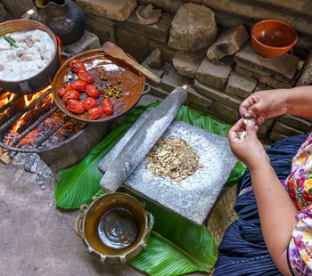 Xela-Quetzaltenango-Cocina-Tradicional-Guatemala-Choka-Receta-recado-fuego-pepita-tomate-piedra-de-moler-6.jpg
