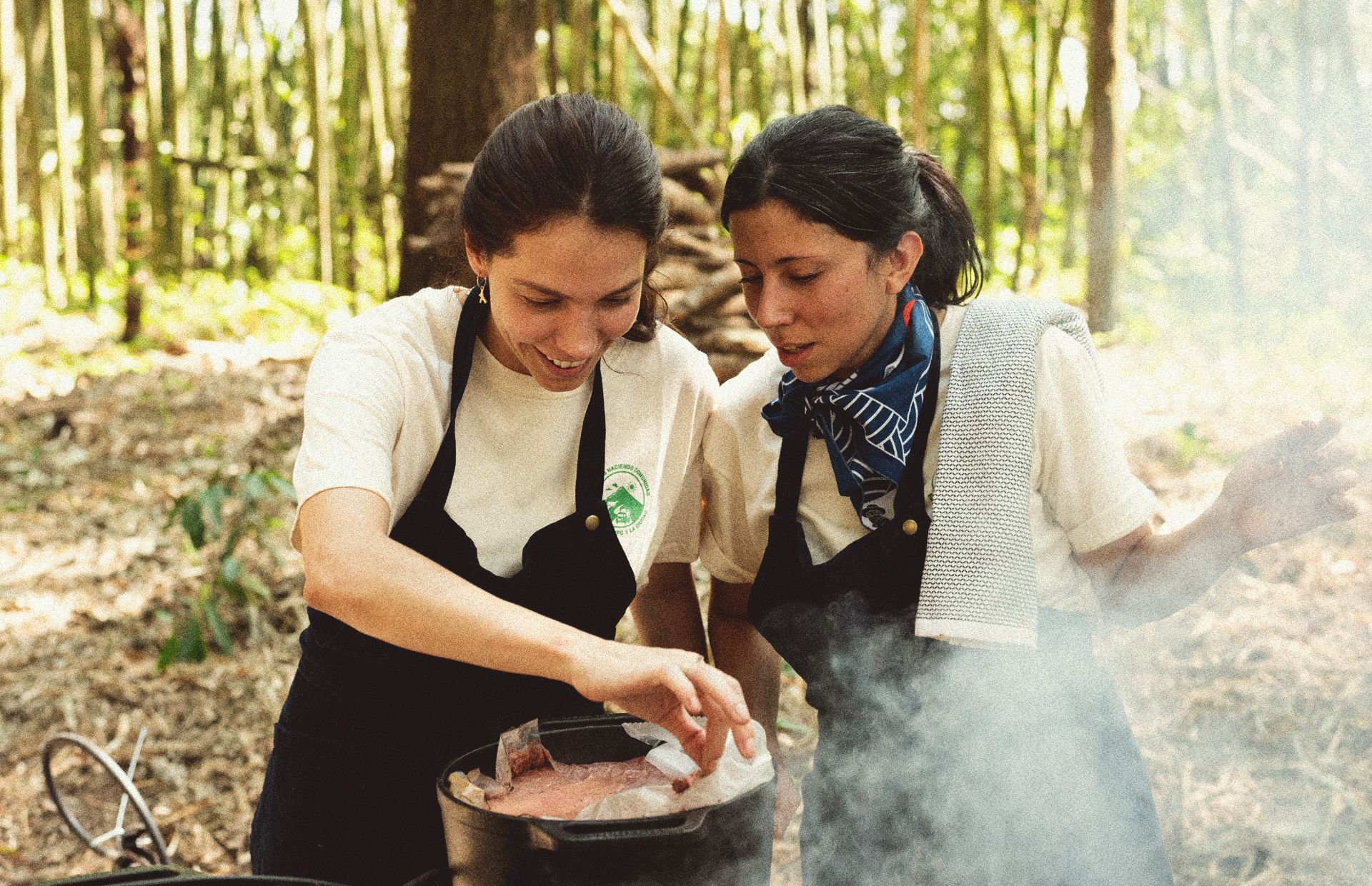 Las chefs Tássia Magalhães y Débora Fadul en Mujeres de Fuego Vol. 2