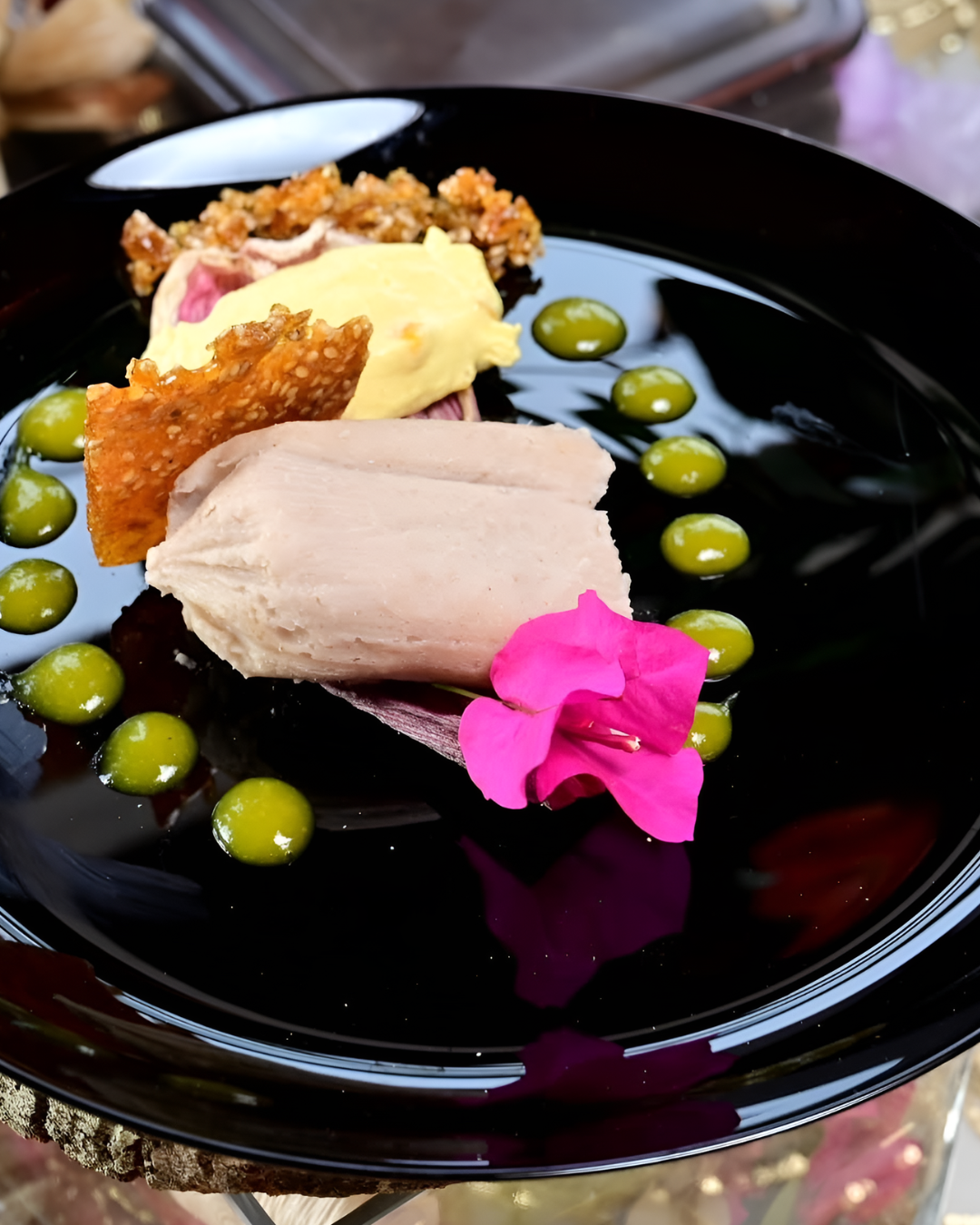 Tamalito de malanga, mousse de mango, crocante de ajonjolí / Foto cortesía de Club Fotográfico de Reu