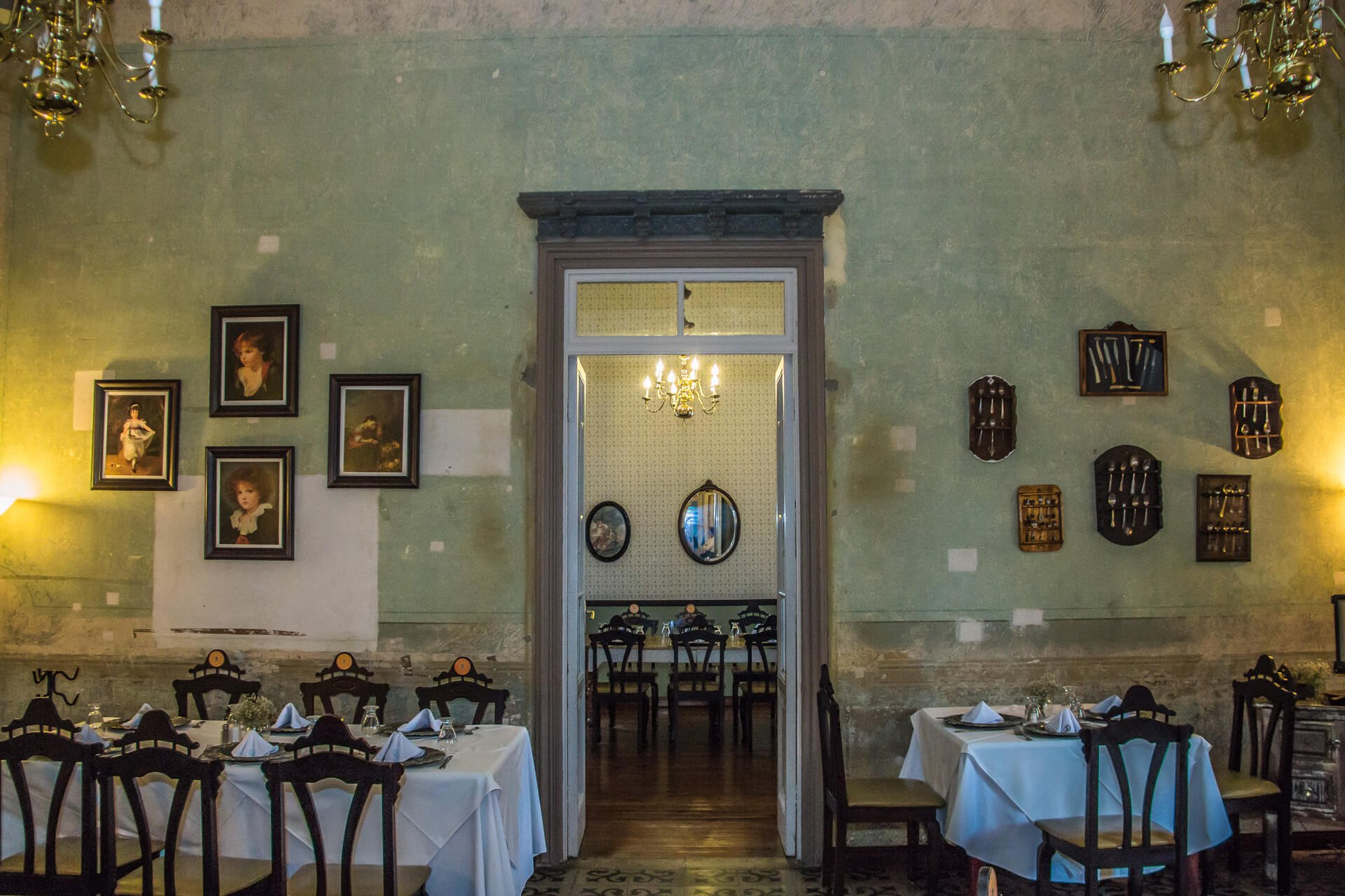 tertulianos-xela-restaurante-ambiente (1).jpg